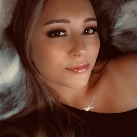 Meet your Posher, Julia - Picture 1 of 2